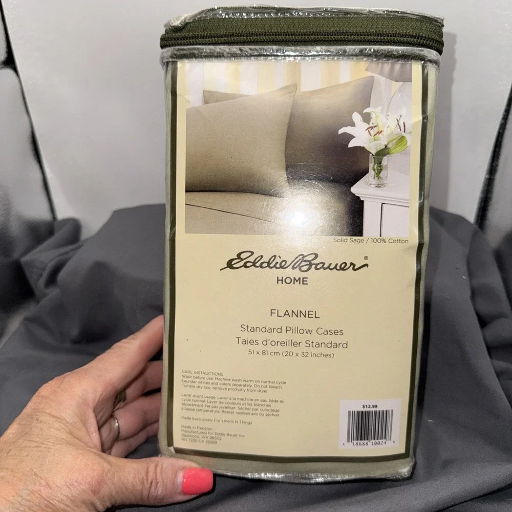 Set Of 2 NEW Eddie Bauer  Flannel STD PillowCases Green 20X32